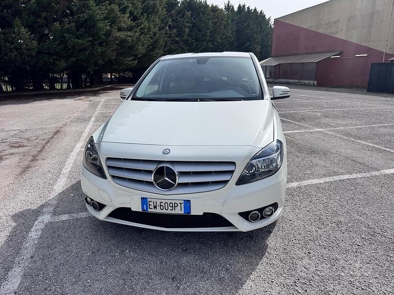 Usata Mercedes B180 Executive 109 CV (80 kW) 2014 Bianco Utilitaria