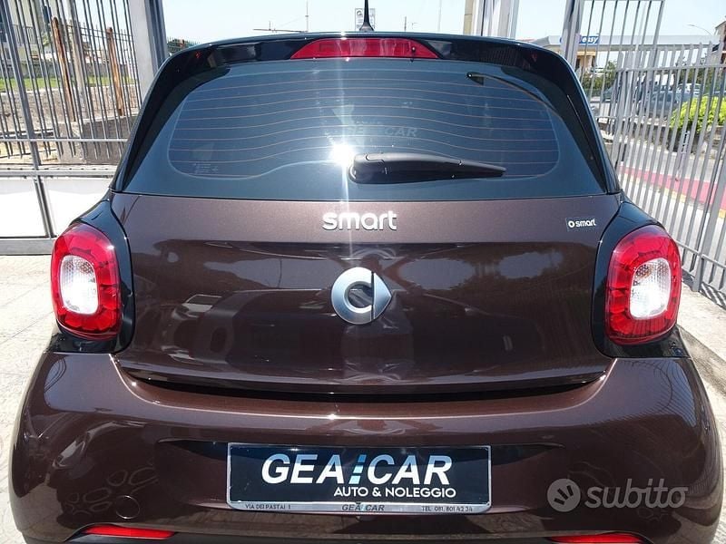Usata Smart ForFour Prime 90 CV (66 kW) 2018 Marrone Utilitaria