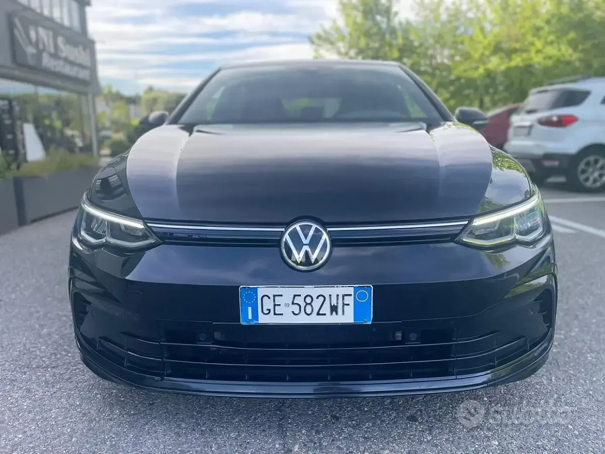 Usata VW Golf VII R-line 150 CV (110 kW) 2021 Nero Utilitaria