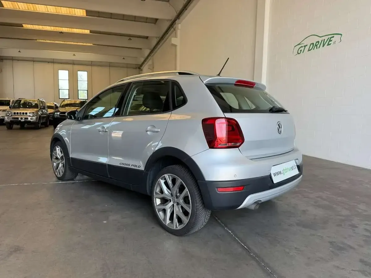 Usata VW Polo Cross 90 CV (66 kW) 2016 Silver metallizzato Utilitaria