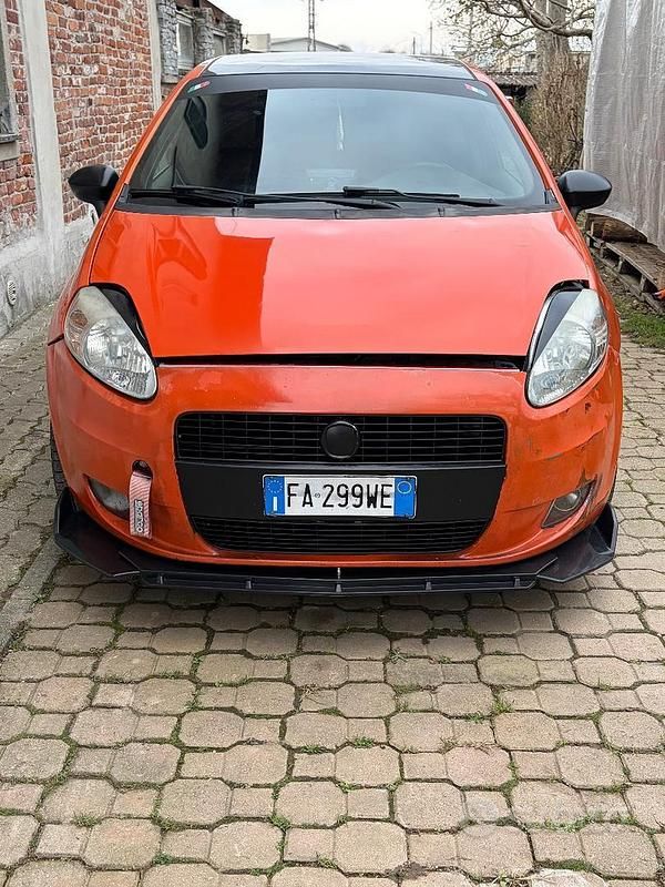Rosso Usata 2009 Fiat Grande Punto Due volumi | 1500 € (Super prezzo) - Immagine 1/4