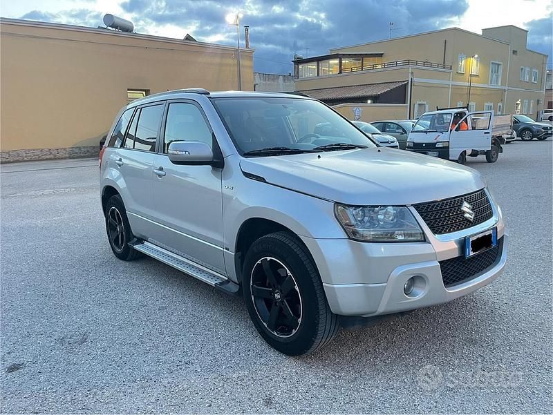 Usata Suzuki Grand Vitara 130 CV (95 kW) 2010 Grigio SUV