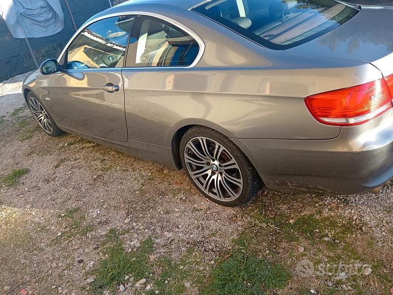Usata BMW 325 197 CV (144 kW) 2007 Grigio Coupé