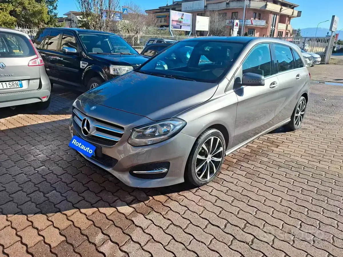 Usata Mercedes B180 Premium 110 CV (80 kW) 2015 Grigio Utilitaria