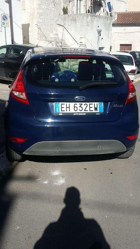 Gebraucht Ford Fiesta 92 PS (67 kW) 2012 Blau Limousine