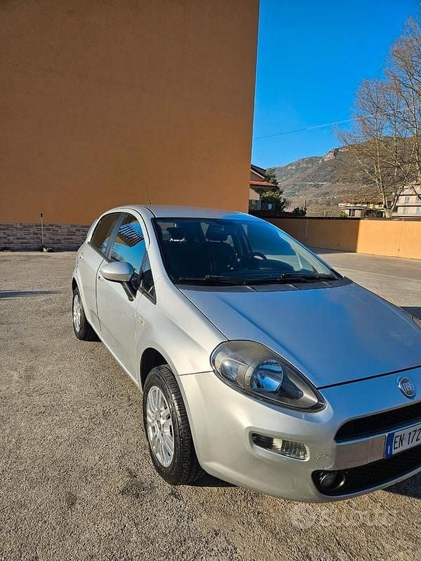 Grigio Usata 2012 Fiat Grande Punto Easy Due volumi | 2950 € - Immagine 1/4