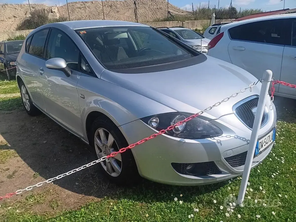Occasion Seat Leon Reference 105 ch (77 kW) 2009 Gris Citadine