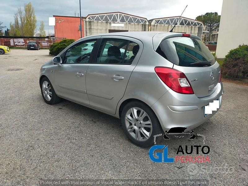 Usata Opel Corsa Cosmo 75 CV (55 kW) 2009 Grigio Utilitaria