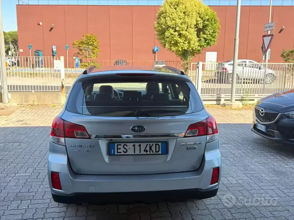 Usata Subaru Outback Exclusive+ 150 CV (110 kW) 2014 Grigio Station wagon