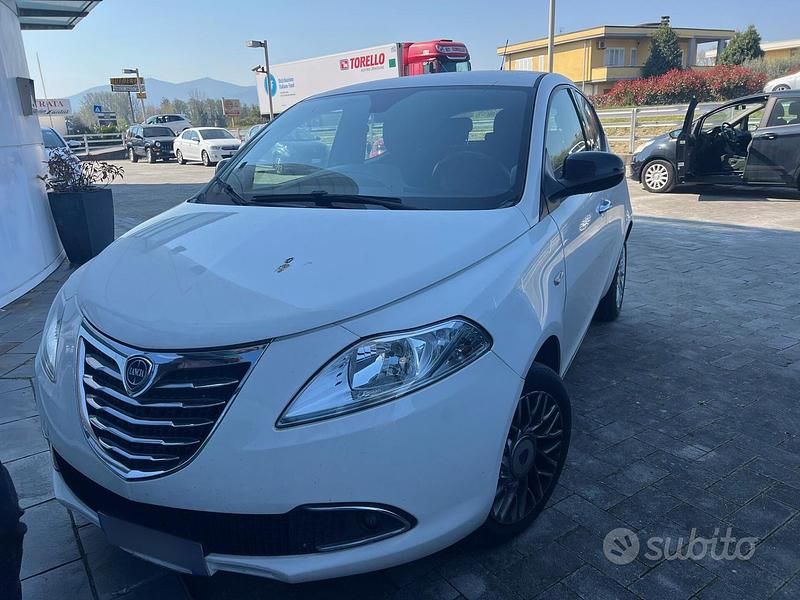 Usata Lancia Ypsilon Silver 69 CV (50 kW) 2014 Bianco Utilitaria