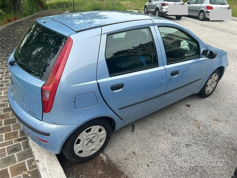 Usata Fiat Punto Dynamic 69 CV (50 kW) 2005 Utilitaria