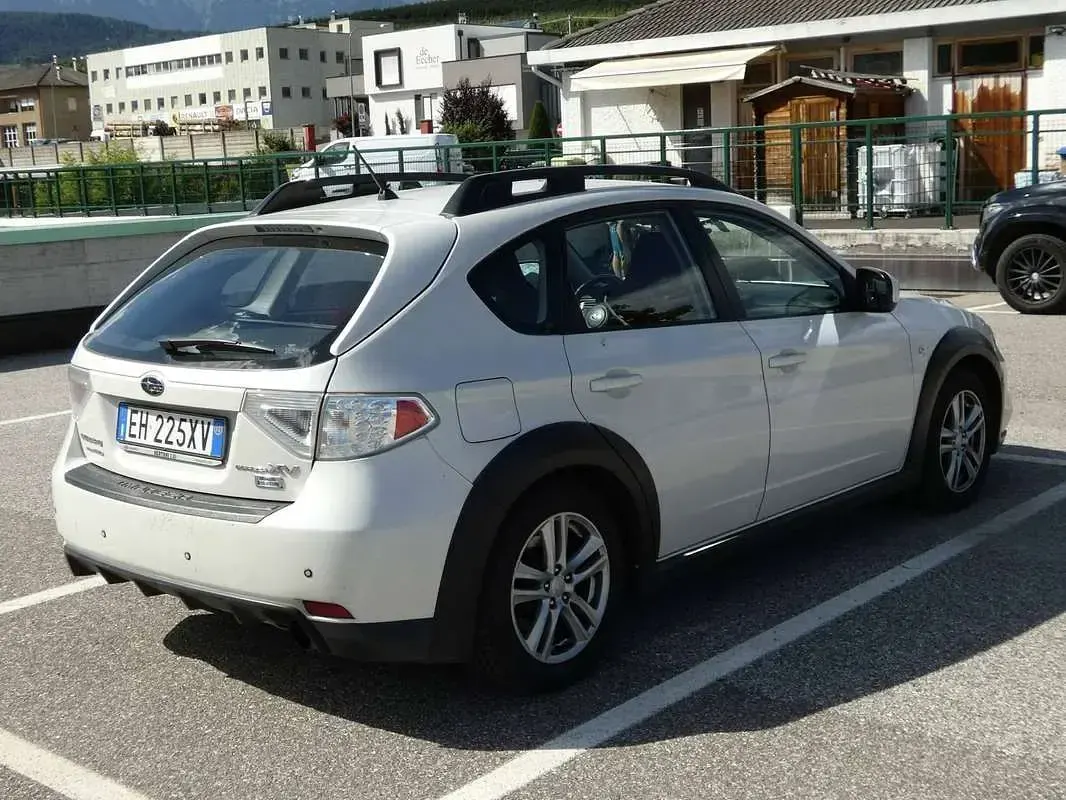 Usata Subaru Impreza Trend 150 CV (110 kW) 2011 Bianco Station wagon