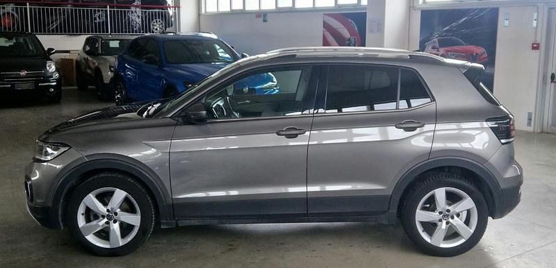 Usado VW T-Cross Advance 110 CV (80 kW) 2020 Gris SUV