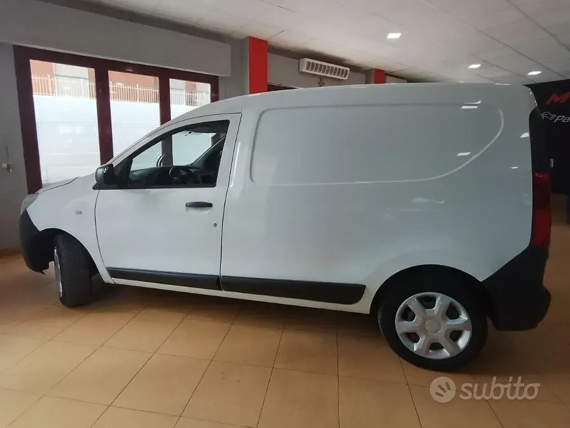 Usata Dacia Dokker 90 CV (66 kW) 2019 Bianco Monovolume