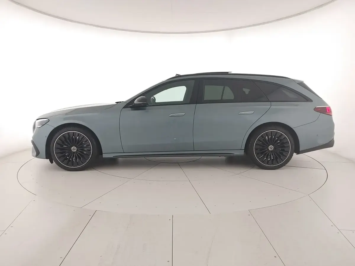 Usata Mercedes E450 Premium Plus 367 CV (269 kW) 2024 Verde Station wagon