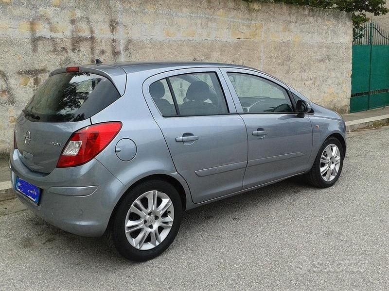 Usata Opel Corsa Enjoy 69 CV (50 kW) 2007 Grigio Berlina