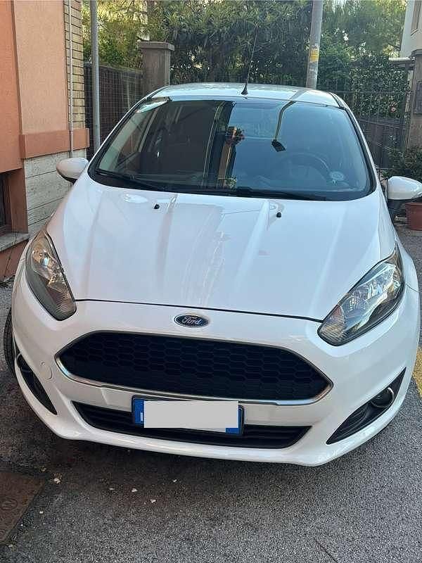 Usata Ford Fiesta 95 CV (69 kW) 2017 Bianco Berlina