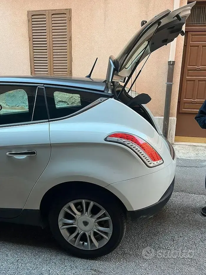 Usata Lancia Delta 130 CV (95 kW) 2011 Bianco Utilitaria