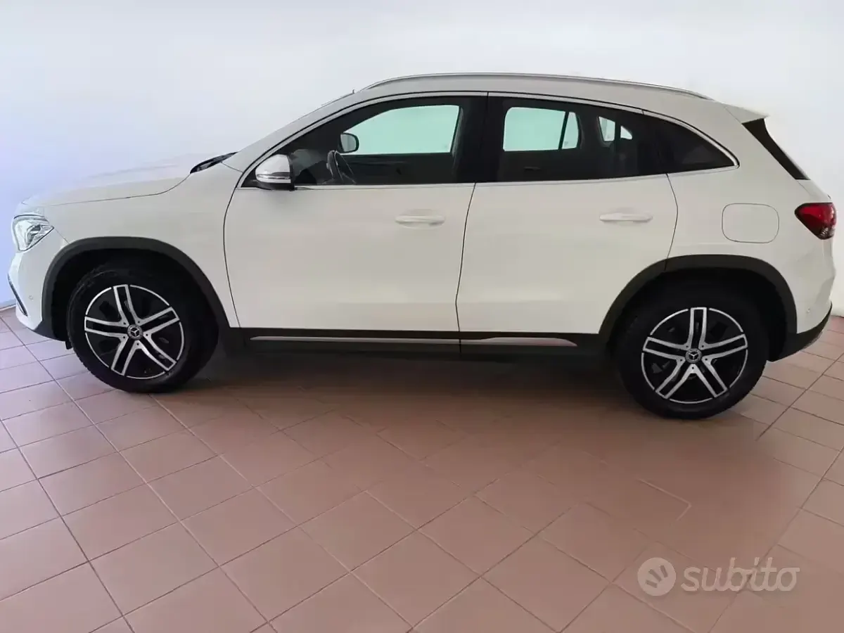 Usata Mercedes GLA200 Premium 150 CV (110 kW) 2023 Bianco SUV