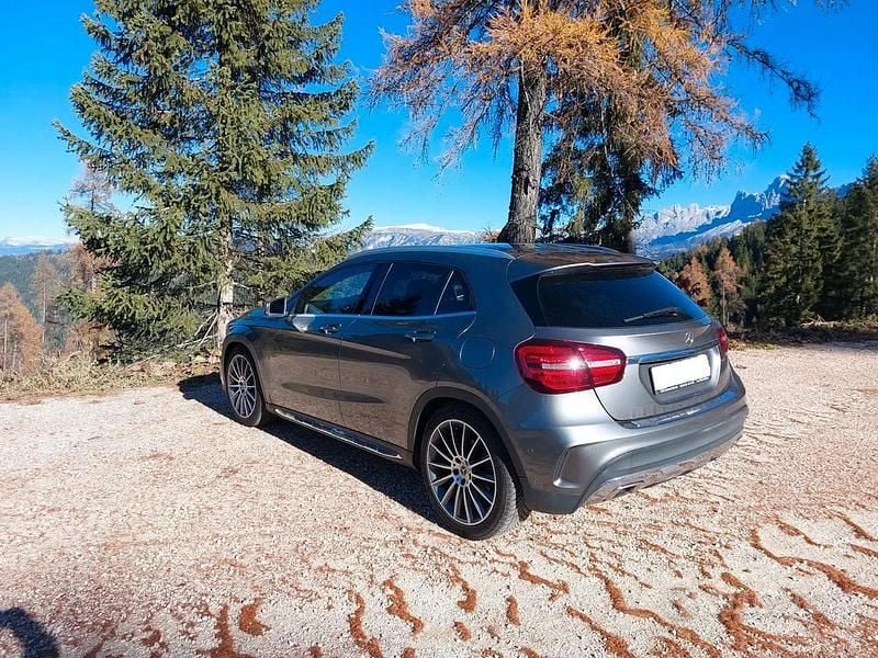 Usata Mercedes GLA250 Executive 211 CV (155 kW) 2019 Grigio SUV