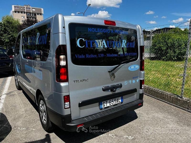 Usata Renault Trafic 150 CV (110 kW) 2024 Argento Monovolume