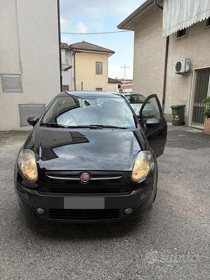 Usata Fiat Punto 135 CV (99 kW) 2011 Nero Utilitaria