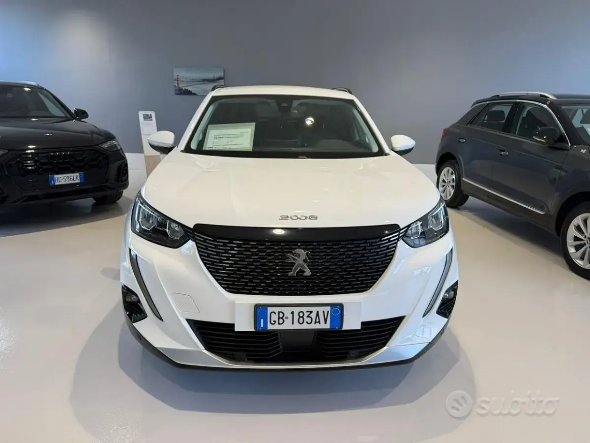 Usata Peugeot 2008 Allure 101 CV (74 kW) 2020 Bianco SUV
