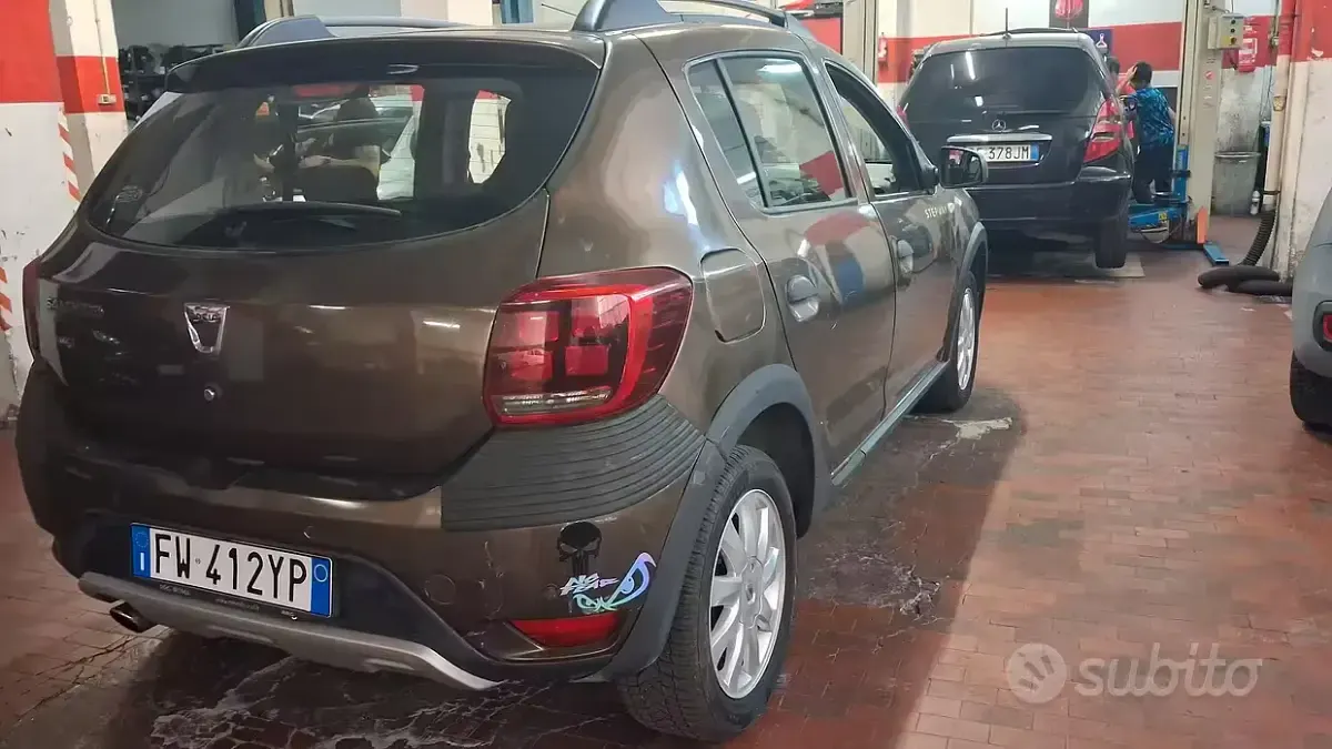 Usata Dacia Sandero 90 CV (66 kW) 2019 Marrone Berlina