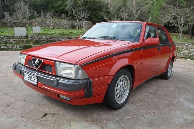 Usata Alfa Romeo 75 Quadrifoglio Verde 165 CV (121 kW) 1991 Rosso Berlina