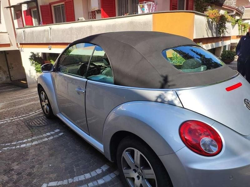 Usata VW New Beetle Cabriolet 105 CV (77 kW) 2008 Grigio Cabrio
