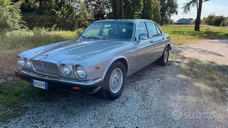 Usata Jaguar XJ Sovereign 300 CV (220 kW) 1988 Grigio Berlina