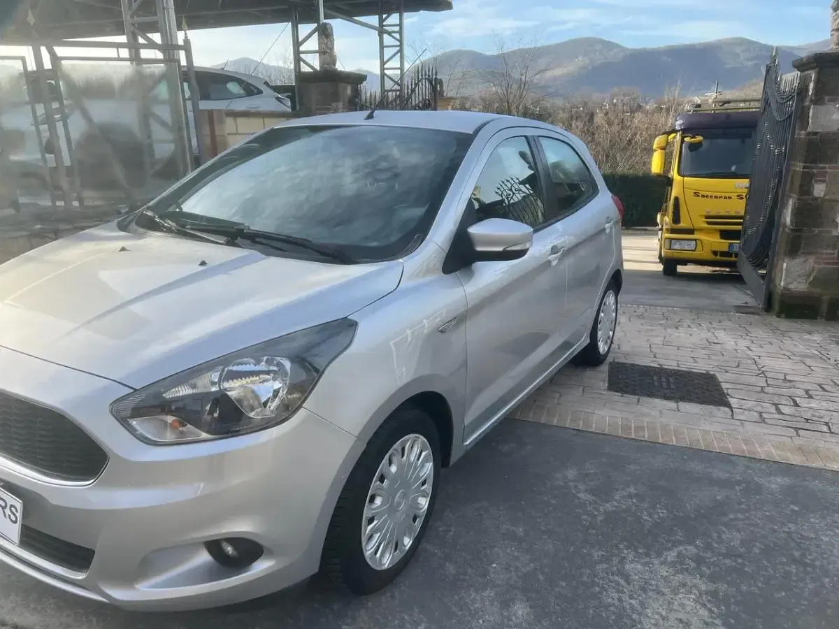 Usata Ford Ka Active 86 CV (63 kW) 2018 Argento Berlina