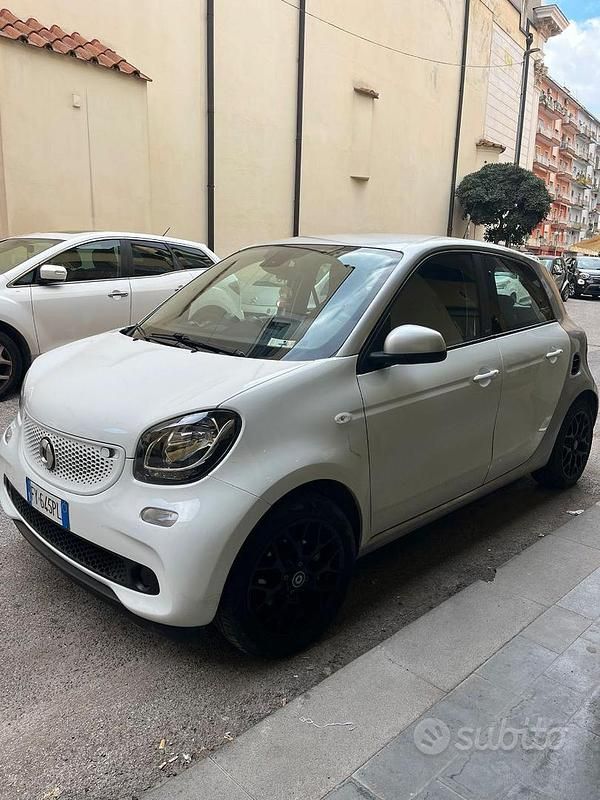 Usata Smart ForFour Passion 90 CV (66 kW) 2018 Bianco Utilitaria