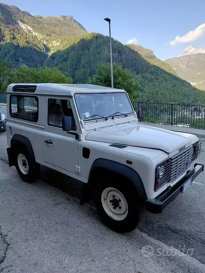 Usata Land Rover Defender 122 CV (89 kW) 2006 Bianco Station wagon