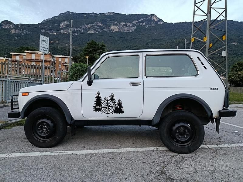 Bianco Usata 2010 Lada niva SUV | 8300 € (Molto cara) - Immagine 1/4