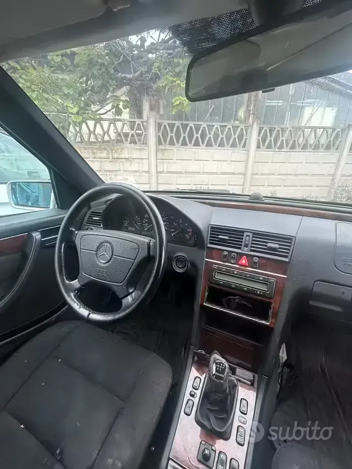 Usata Mercedes C220 125 CV (91 kW) 1999 Grigio Station wagon