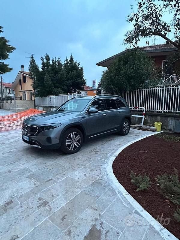 Usata Mercedes EQB300 167 kW (228 CV) 2023 Grigio SUV