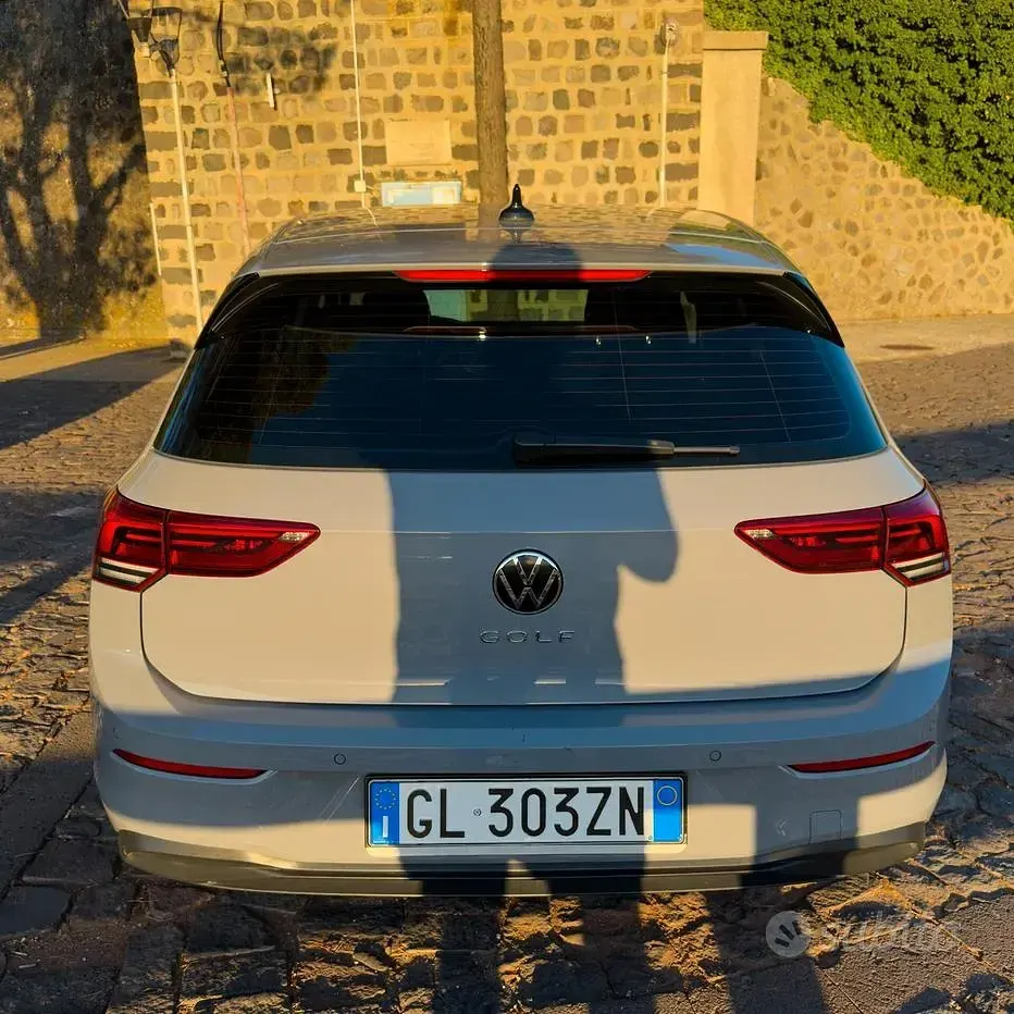 Usata VW Golf VIII Life 116 CV (85 kW) 2022 Grigio Berlina