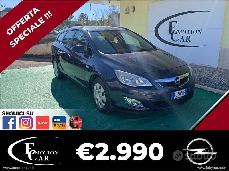 Blu/azzurro Usata 2012 Opel Astra Cosmo Station wagon | 2990 € (Buon prezzo) - Immagine 1/4