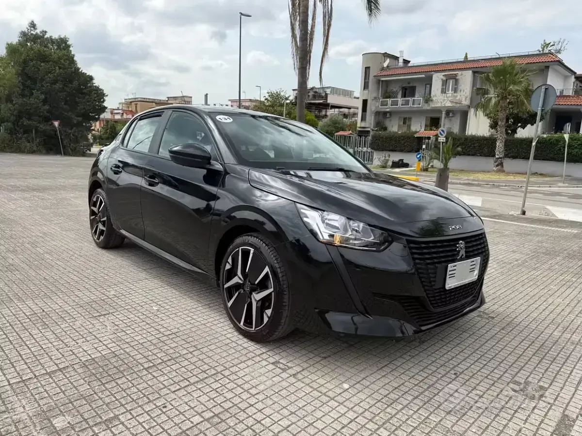 Usata Peugeot 208 Allure 75 CV (55 kW) 2022 Nero Utilitaria