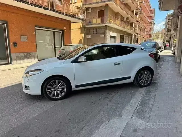 Usado Renault Mégane GT Line GT-Line 110 CV (80 kW) 2011 Blanco Coupe