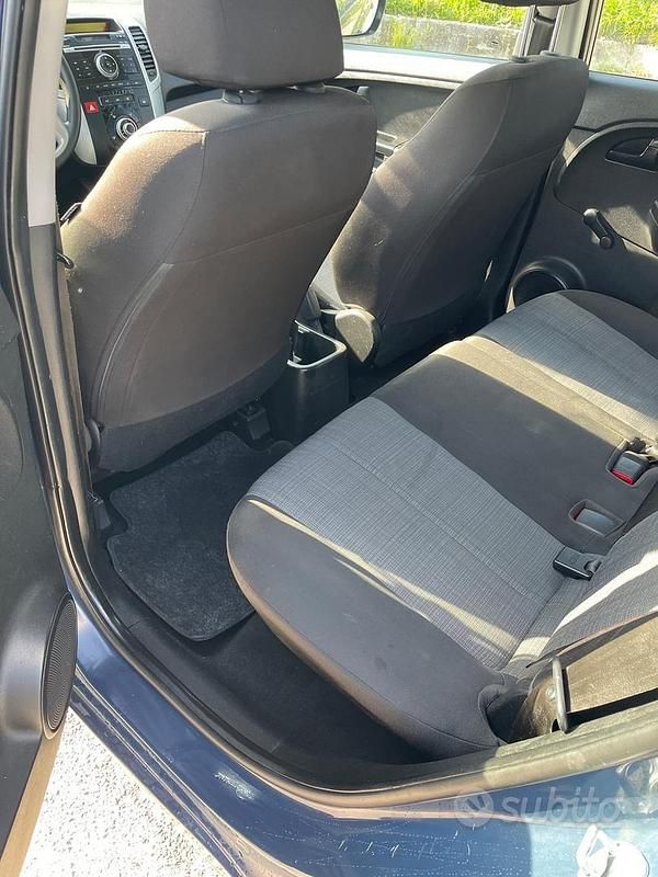 Usado Kia Venga 90 CV (66 kW) 2012 Azul Utilitario