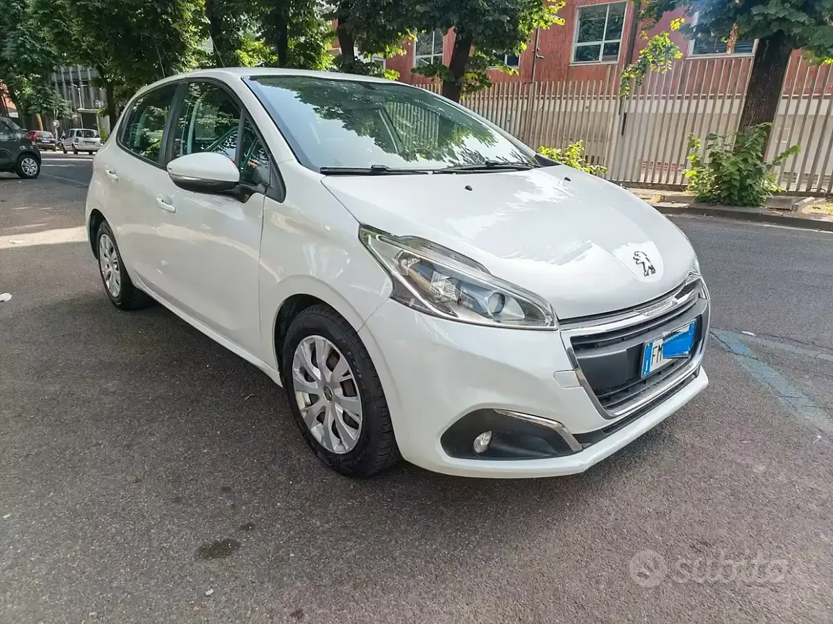 Usata Peugeot 208 Allure 75 CV (55 kW) 2017 Bianco Utilitaria