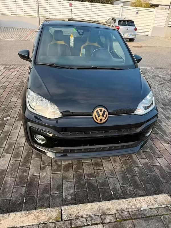 Usata VW up! 90 CV (66 kW) 2018 Nero Utilitaria