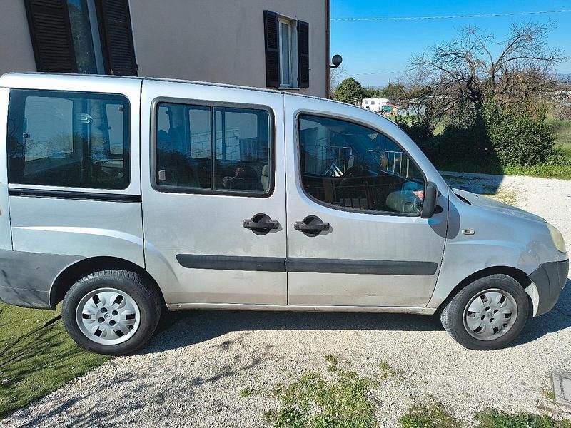 Usata Fiat Doblò 75 CV (55 kW) 2008 Grigio Monovolume