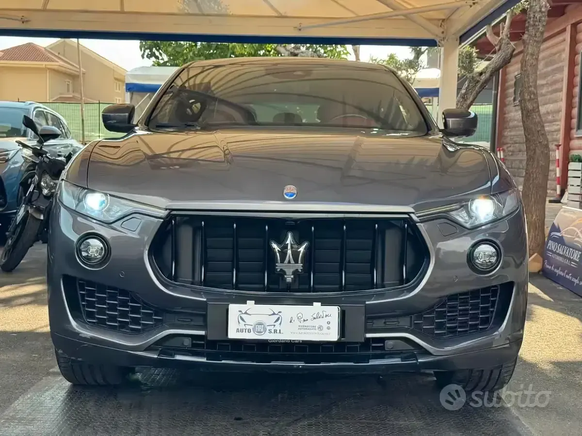Usata Maserati Levante 275 CV (202 kW) 2017 Grigio SUV