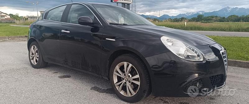 Nero Usata 2011 Alfa Romeo Giulietta Tre volumi | 4900 € (Ottimo prezzo) - Immagine 1/4