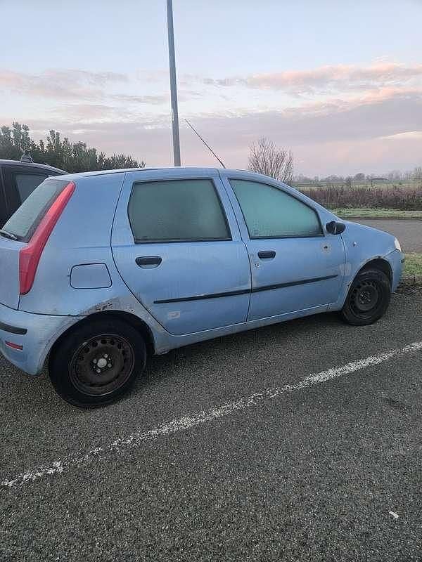 Usata Fiat Punto 60 CV (44 kW) 2003 Blu Berlina