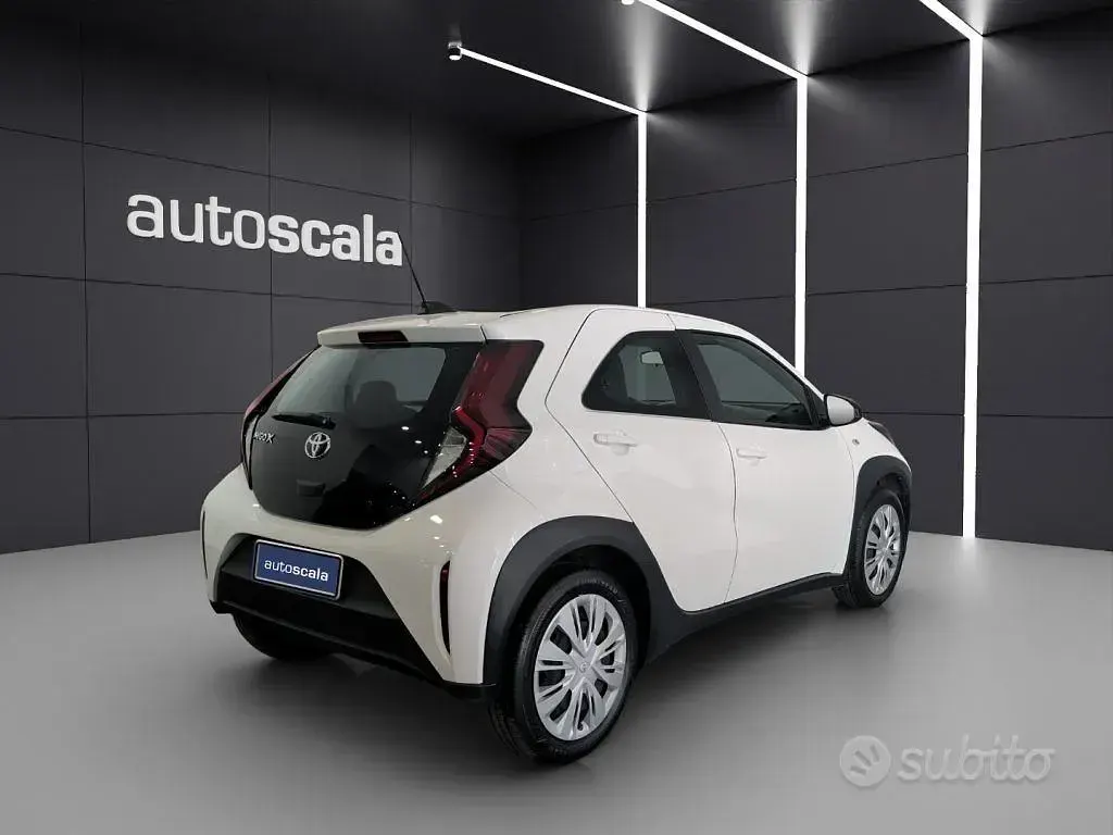 Usata Toyota Aygo X Active 72 CV (52 kW) 2025 Bianco SUV