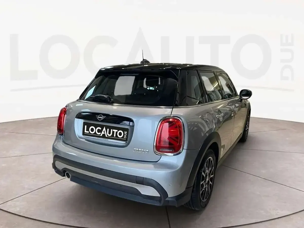 Używany Mini Cooper 136 KM (100 kW) 2024 Szary Hatchback